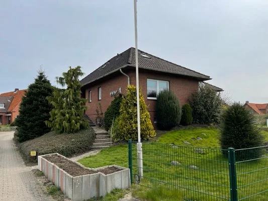 Außenansicht 3 mit Zuwegung